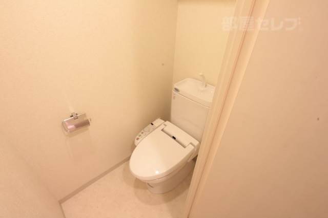 トイレ　ウォシュレット付きのお手洗い