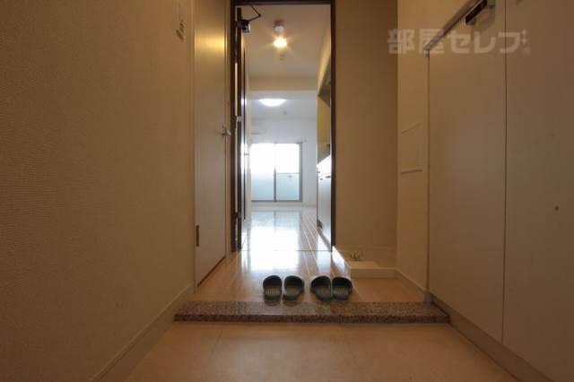 玄関　玄関まわり、かなり広めですよ。