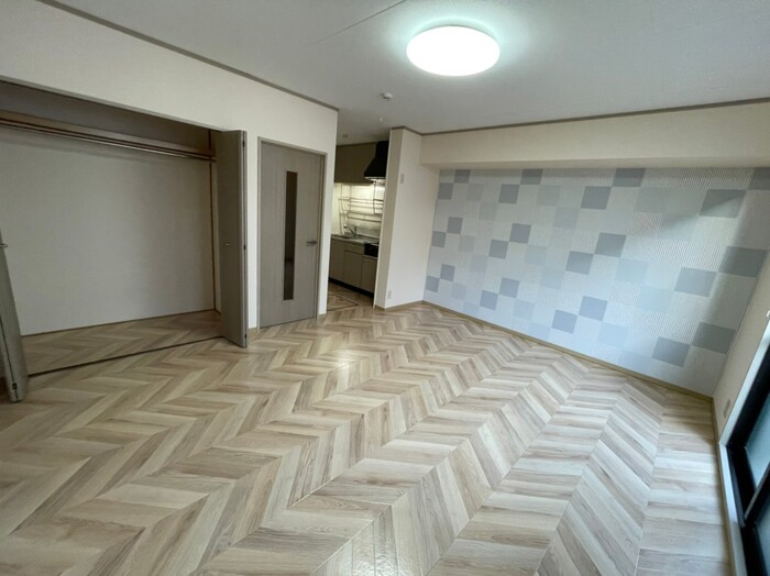 居室・リビング　反転タイプのお部屋です