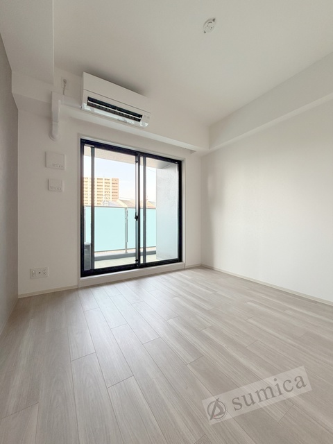 バルコニー　ホワイトベースで明るい内装♪