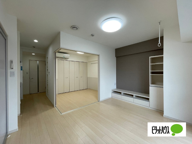 居室・リビング　同物件別部屋