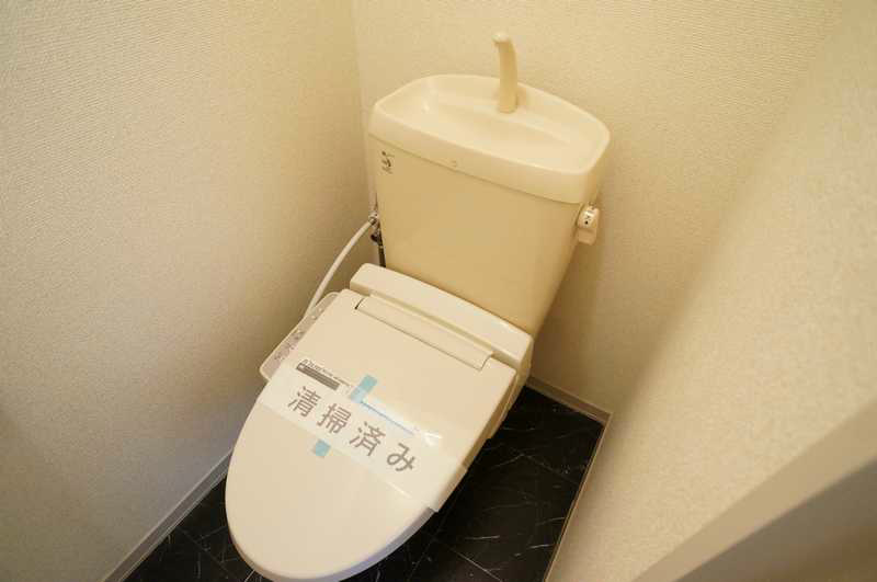 トイレ　温水洗浄便座