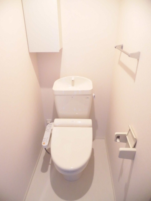 トイレ　嬉しい温水洗浄便座付き♪