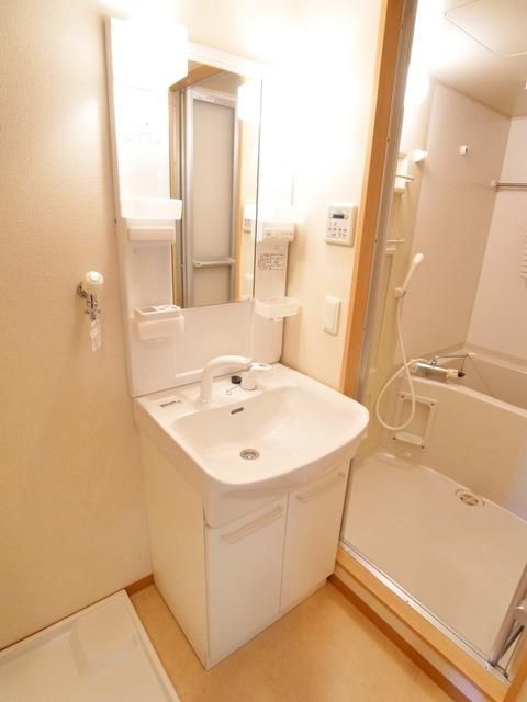 洗面設備　♪朝・晩の強い味方、シャンプードレッサー付き♪