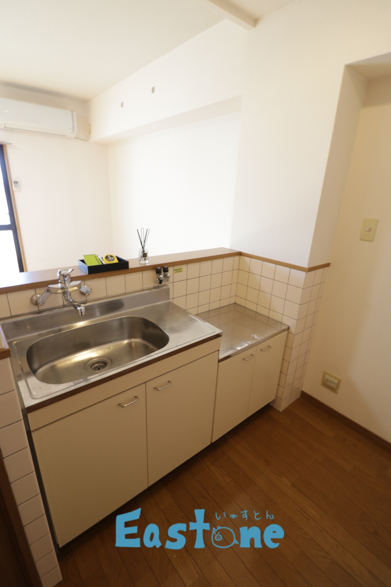 キッチン　テレビを見ながら料理できます♪