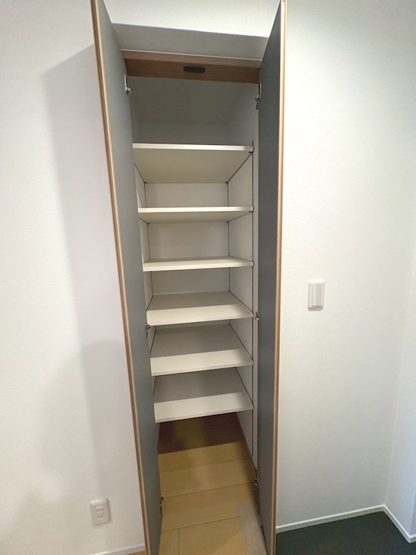 収納　奥行きがあり、たっぷる入る玄関収納