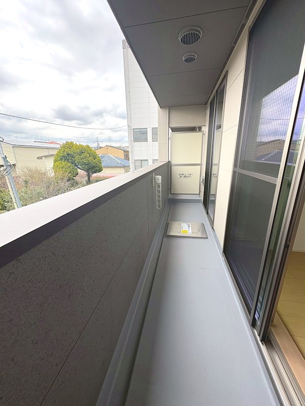 バルコニー　雨の日も安心♪屋根付きベランダ