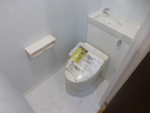 トイレ　温水洗浄便座付