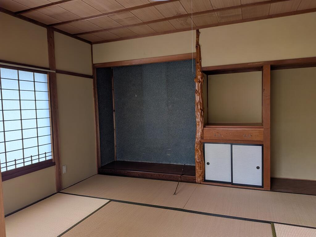 居室・リビング　内装はリフォーム済できれいな仕上がり