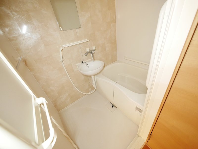 バス・シャワールーム　シャワー