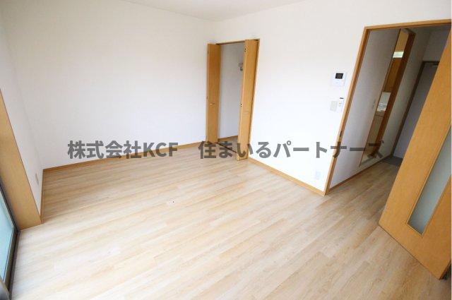 その他部屋・スペース　落ち着いた色調の寝室です