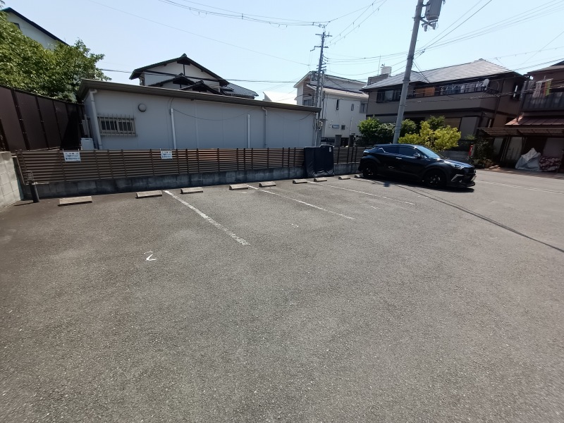 その他　駐車場は別料金となります。