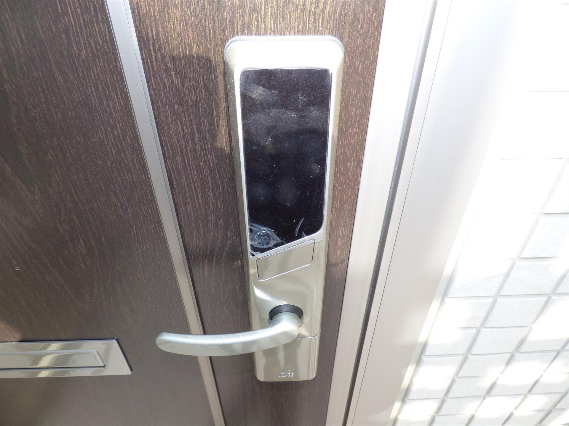 玄関　カードキー