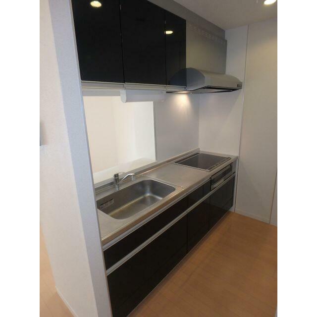 キッチン　システムキッチン（３口ＩＨ・グリル付き）