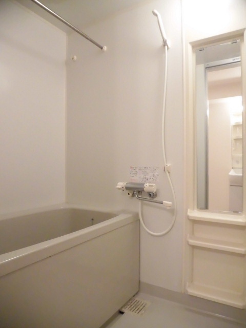 バス・シャワールーム　追焚と浴室乾燥機付きバス※同タイプ参考写真