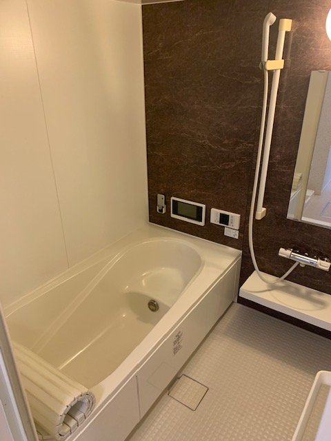 バス・シャワールーム　１坪タイプのお風呂で足を伸ばして入れます(浴室テレビ付)