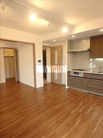 居室・リビング　写真は３０１号室のものです。