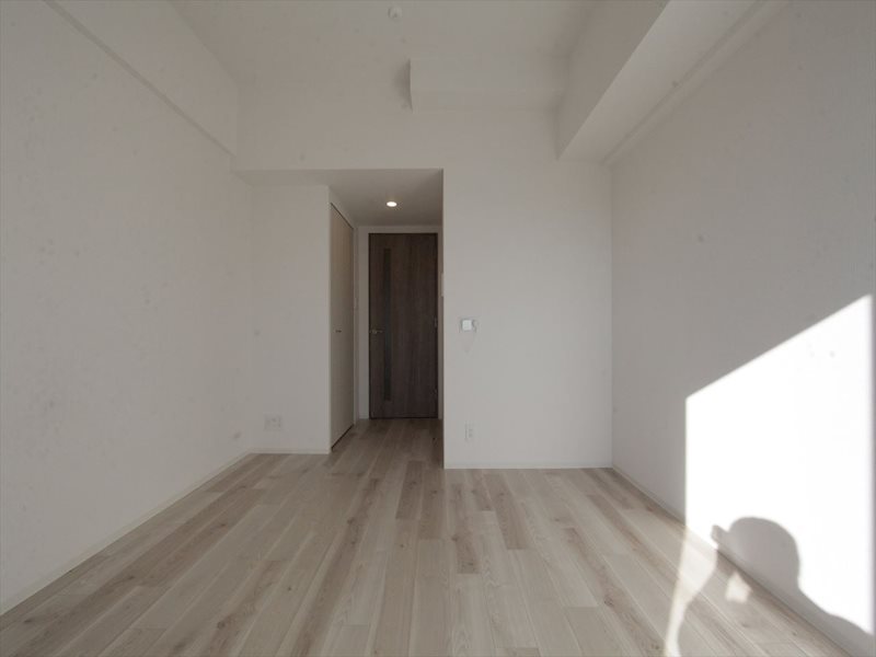 居室・リビング　洋室7.5帖　エアコン完備　バルコニーに面しています