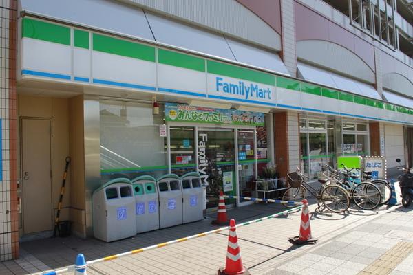 コンビニ　ファミリーマート長岡京駅前店（コンビニ）まで517m