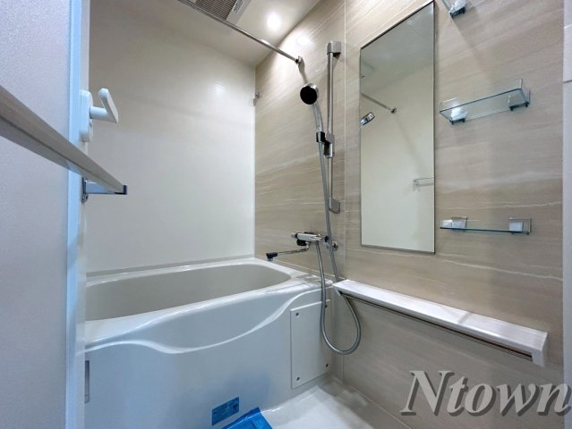 バス・シャワールーム　落ち着いた空間のお風呂です