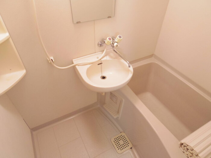 バス・シャワールーム　洗面台付きユニットバス