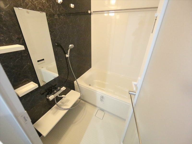 バス・シャワールーム　浴室暖房乾燥機付　追い焚き付お風呂