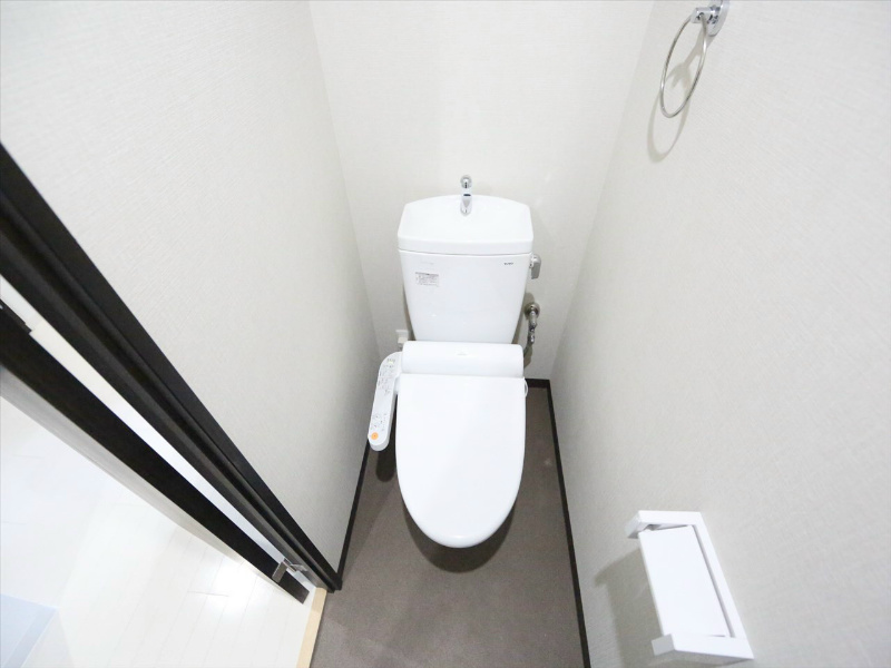 トイレ　温水洗浄便座付トイレ