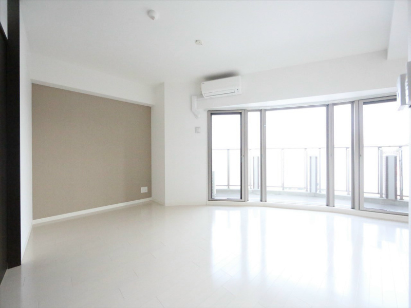 居室・リビング　ＬＤＫ15帖　エアコン完備　南面バルコニー