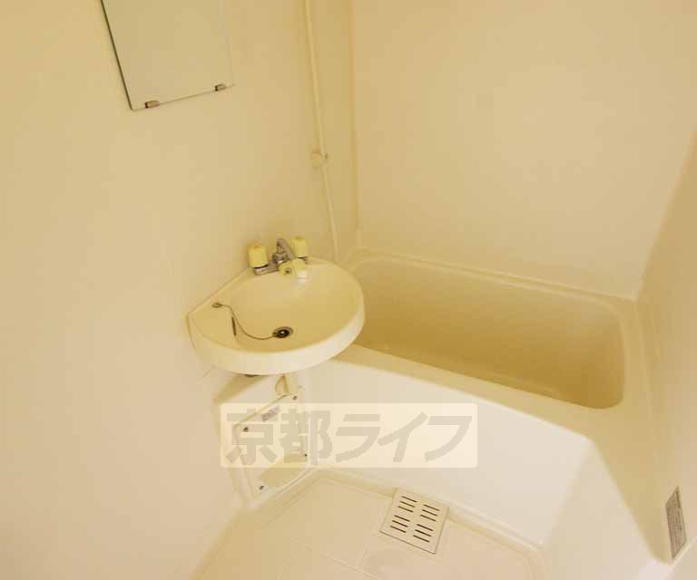 バス・シャワールーム　お風呂・トイレはもちろん別です。