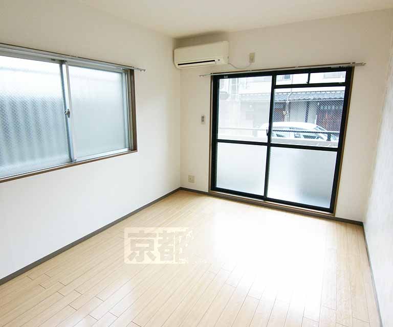 居室・リビング　８．２帖のゆったりした洋室です。