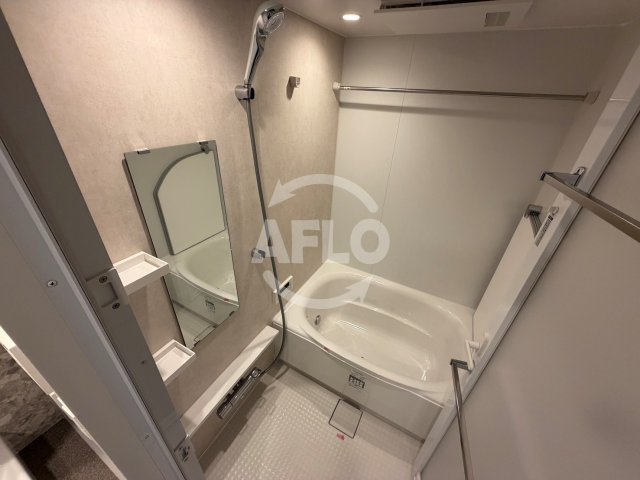 バス・シャワールーム　コンフォリア・リヴ博労町一丁目Q　浴室