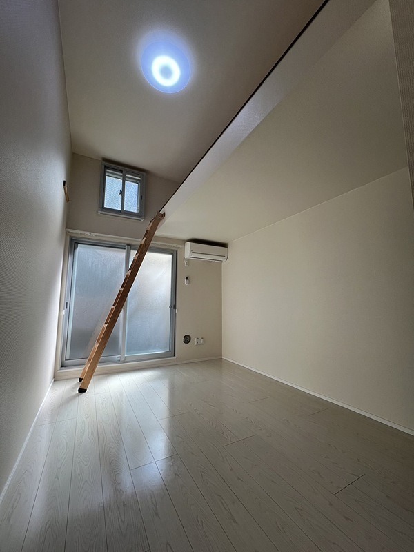 居室・リビング　エアコン完備で一年中快適