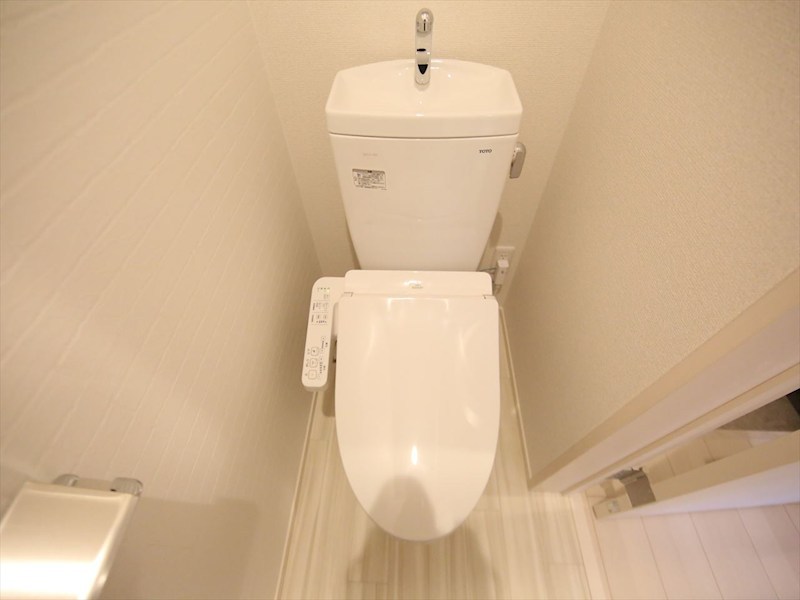 トイレ　温水洗浄暖房便座付トイレ　同仕様写真