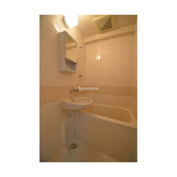 洗面設備　コンパクトで使いやすい洗面所