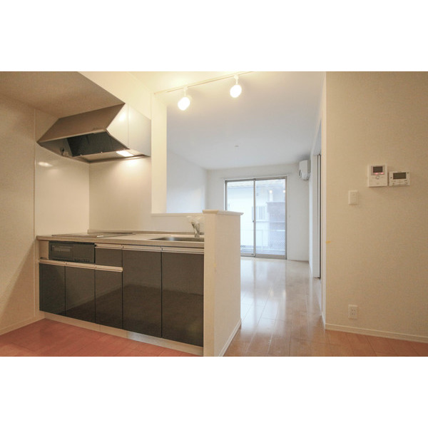 居室・リビング　同じ建物の別なお部屋