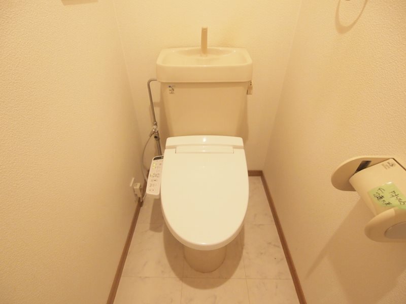 トイレ　※別号室写真のため現況優先