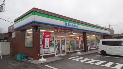 コンビニ　ファミリーマート 大平駒場店（コンビニ）まで492m