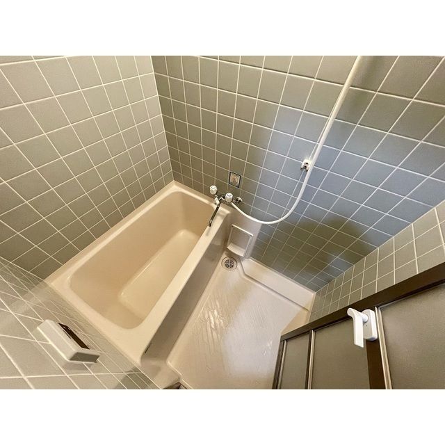 バス・シャワールーム　コンパクトで使いやすいお風呂です