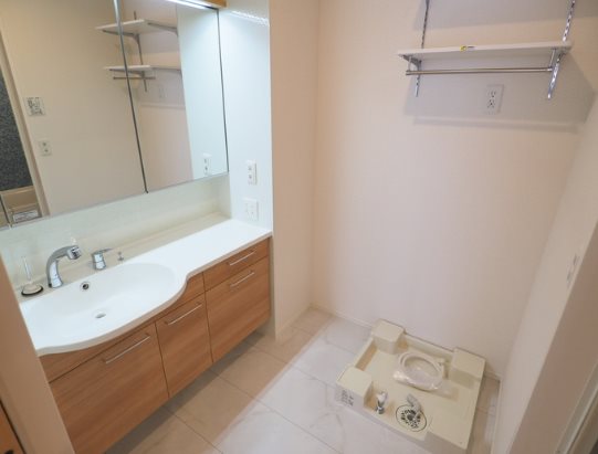 洗面設備　シャワー付き洗面台