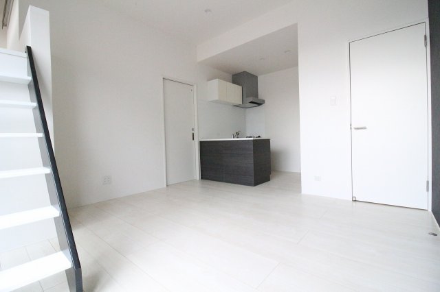 居室・リビング　こちらの居間で趣味の時間をお楽しみください