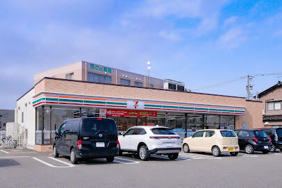コンビニ　セブンイレブン金沢京町店（コンビニ）まで927m