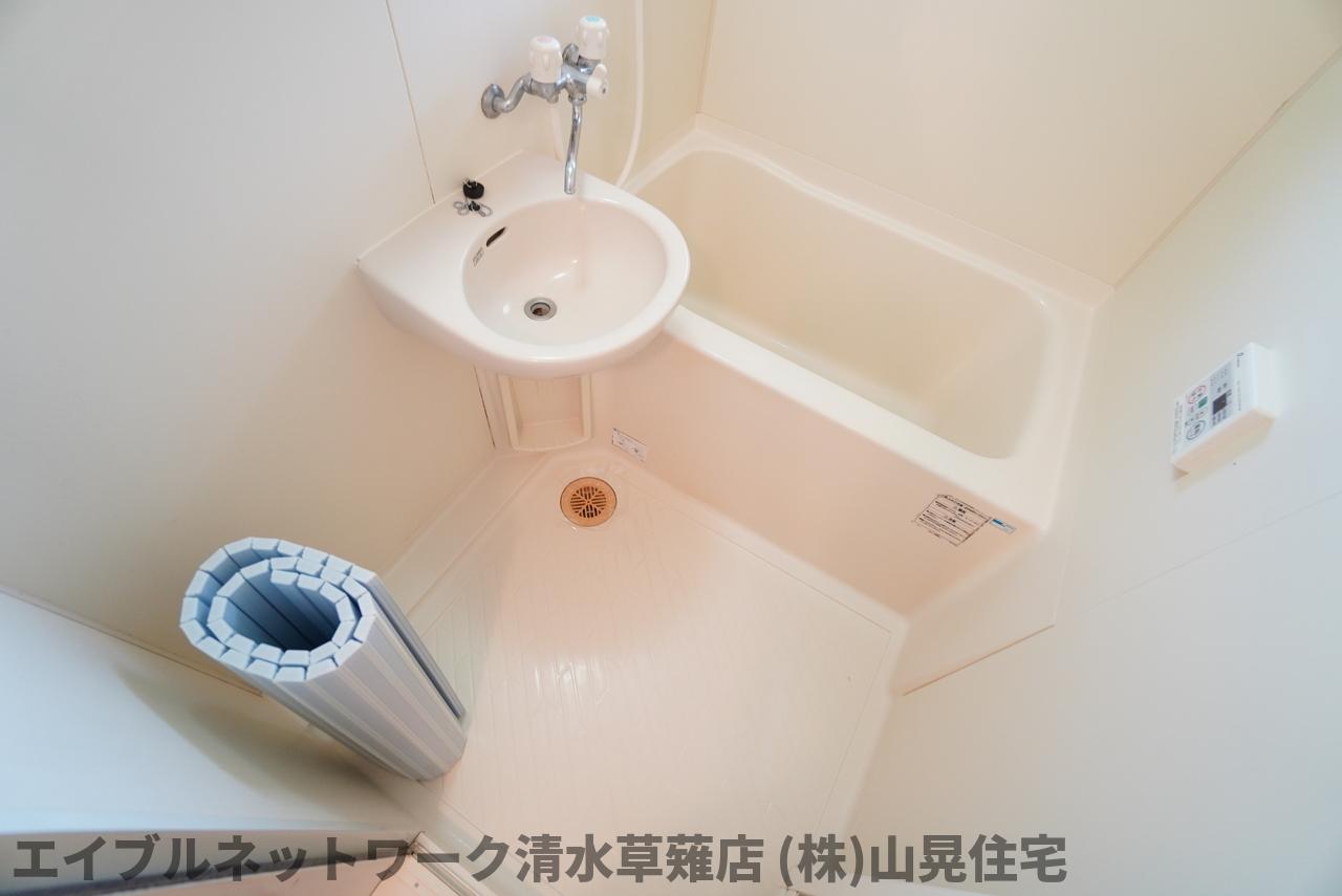 バス・シャワールーム　コンパクトで使いやすいお風呂です