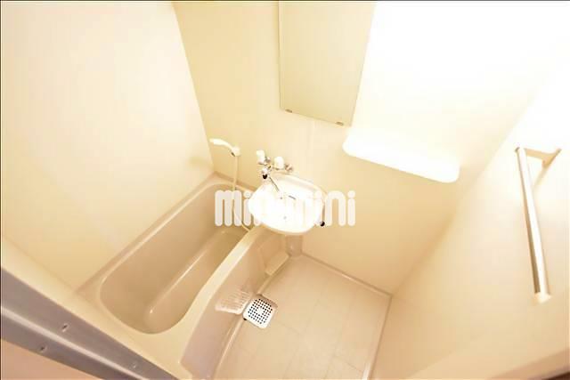 バス・シャワールーム　清潔感のあるお風呂。