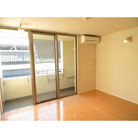 居室・リビング　★専門業者によるクリーニングで綺麗な室内★