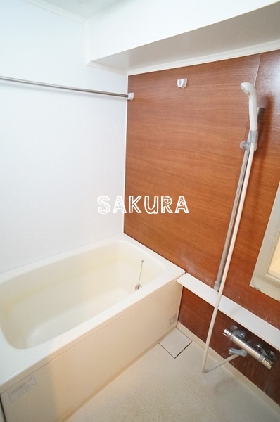 バス・シャワールーム　嬉しい追い焚き・浴室乾燥機付きです♪