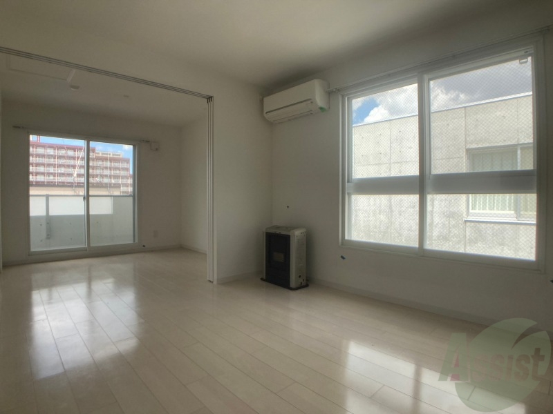 居室・リビング　広くてきれいなリビングです！快適に過ごせそうですね。