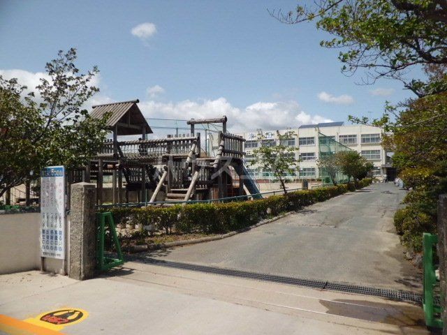 小学校　豊橋市立津田小学校（小学校）まで2007m