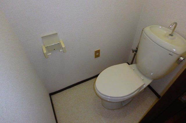 トイレ　別部屋同間取りのお写真となります。参考にご覧くださいませ。