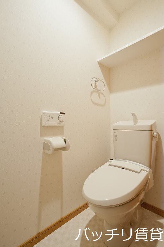 トイレ　別号室タイプの為、現状を優先致します