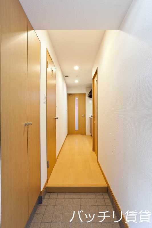 玄関　別号室タイプの為、現状を優先致します